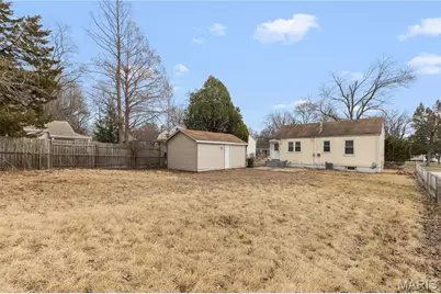 195 Saint Luke Drive, Florissant, MO 63031 - Photo 18