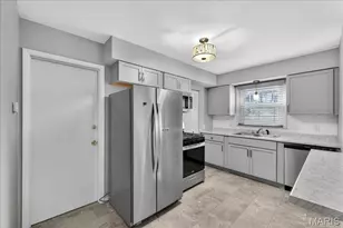 1210 N 5th St, Saint Charles, MO 63301 - Photo 10