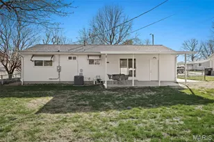 2605 Kelsey Ln, Saint Charles, MO 63301 - Photo 2