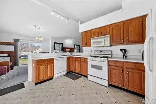 1012 Delmar Dr, O'Fallon, MO 63366 - Photo 4