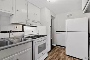 8124 Titus Rd, Saint Louis, MO 63114 - Photo 16