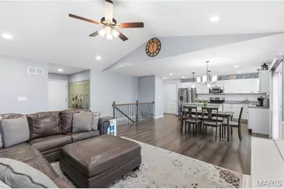 201 Majestic Lakes Boulevard, Moscow Mills, MO 63362 - Photo 10