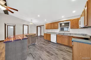 920 N 7th St, Elsberry, MO 63343 - Photo 14