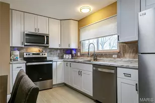 39 Radford Dr, Florissant, MO 63031 - Photo 8