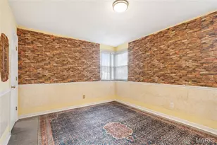 9422 Parklind Dr, Saint Louis, MO 63126 - Photo 12