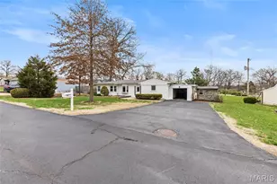 9422 Parklind Dr, Saint Louis, MO 63126 - Photo 4