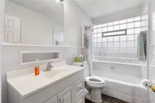 9422 Parklind Dr, Saint Louis, MO 63126 - Photo 14