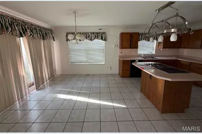 12948 Broadridge Lane, Florissant, MO 63033 - Photo 6