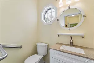 917 Oak Glen Manor Ct, Kirkwood, MO 63122 - Photo 22