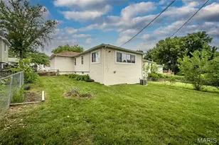 9305 Cloverhurst Dr, Affton, MO 63123 - Photo 38