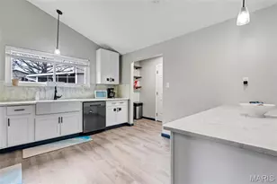 7009 Orchard Meadows Ct, Saint Louis, MO 63129 - Photo 12