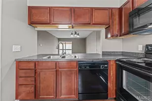 1943 Greenpoint Dr, Kirkwood, MO 63122 - Photo 10