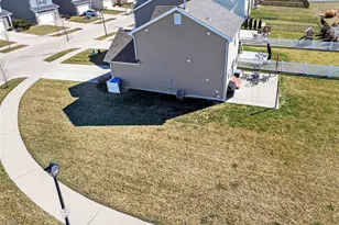 345 Charlestowne Place Dr, Saint Charles, MO 63301 - Photo 4