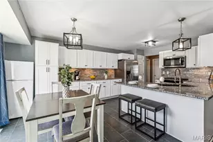 166 Old Williamsburg Pkwy, Wentzville, MO 63385 - Photo 8