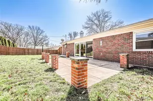 4839 Hursley Dr, Saint Louis, MO 63128 - Photo 32