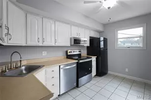 8985 S Swan Cir, Saint Louis, MO 63144 - Photo 8