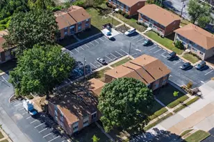 1 Bruce Dr, Florissant, MO 63031 - Photo 4