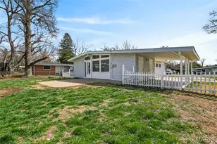 815 Robinwood Dr, Florissant, MO 63033 - Photo 24