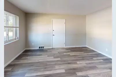 4 Bruce Drive, Florissant, MO 63031 - Photo 8