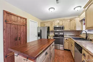 1539 Bittersweet Ct, Saint Charles, MO 63303 - Photo 2