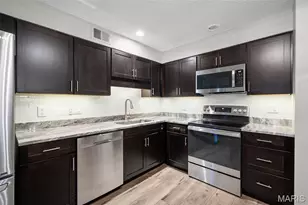 1902 Meadowtree Ln, Kirkwood, MO 63122 - Photo 12