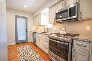 429 Forest Green Dr, Saint Louis, MO 63119 - Photo 8