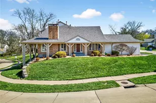 14991 Broadmont Dr, Chesterfield, MO 63017 - Photo 1