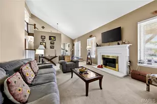 14991 Broadmont Dr, Chesterfield, MO 63017 - Photo 6