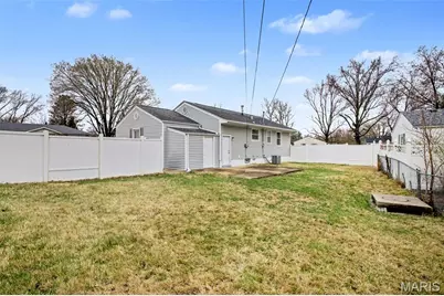 310 Saint Nicholas Lane, Florissant, MO 63031 - Photo 16