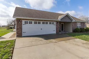 70 Pecan Tree Ln, Farmington, MO 63640 - Photo 2