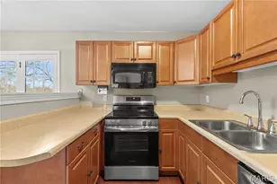 2430 Charente Dr, Maryland Heights, MO 63043 - Photo 12