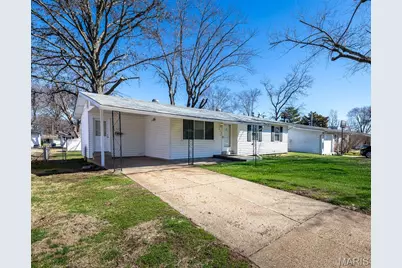 935 Kingsbrook Lane, Florissant, MO 63031 - Photo 2