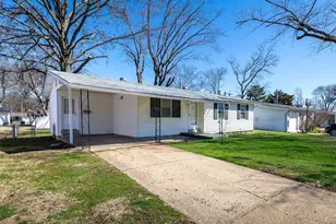 935 Kingsbrook Ln, Florissant, MO 63031 - Photo 2