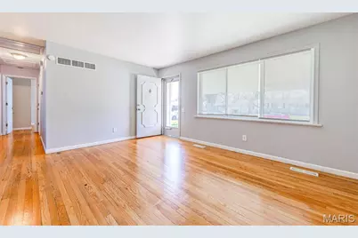 935 Kingsbrook Lane, Florissant, MO 63031 - Photo 6