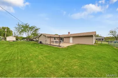 905 Silverstone Drive, Saint Charles, MO 63303 - Photo 2