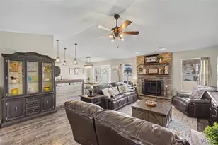 1805 Hackmann Hollow Dr, Wentzville, MO 63385 - Photo 4