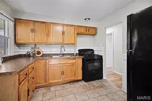 10454 Coburg Lands Dr, Saint Louis, MO 63137 - Photo 10