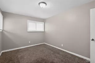 8302 Woodhurst Dr, Berkeley, MO 63134 - Photo 10