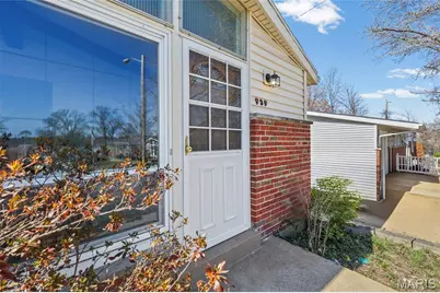 939 Oak Ridge Avenue, Saint Louis, MO 63126 - Photo 2