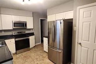 2883 Lesmer Ct, Saint Louis, MO 63114 - Photo 6