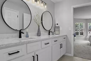 1032 King Henry Ct, Creve Coeur, MO 63146 - Photo 22