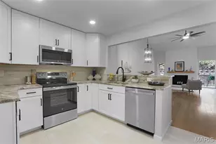 1032 King Henry Ct, Creve Coeur, MO 63146 - Photo 8