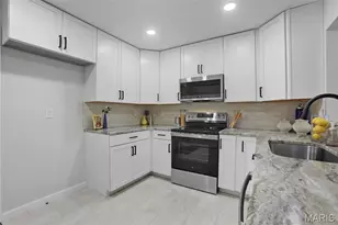 1032 King Henry Ct, Creve Coeur, MO 63146 - Photo 12