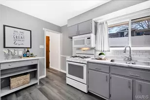 10508 Scotland Dr, Saint Louis, MO 63114 - Photo 14