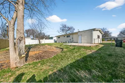 460 Wren Drive, Florissant, MO 63031 - Photo 2