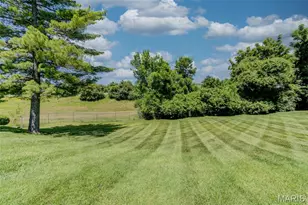 12069 Autumn Lakes Dr, Maryland Heights, MO 63043 - Photo 2
