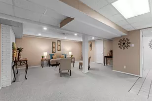 642 Laven Del Ln, Kirkwood, MO 63122 - Photo 22