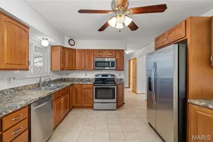 10556 Crecelius Dr, Saint Louis, MO 63123 - Photo 16