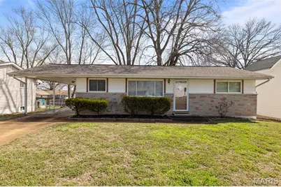 10556 Crecelius Drive, Saint Louis, MO 63123 - Photo 1