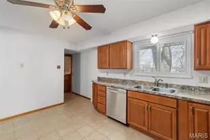 10556 Crecelius Dr, Saint Louis, MO 63123 - Photo 14